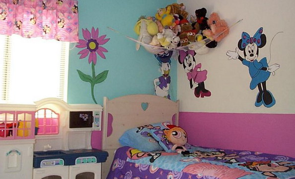 Фото: виниловые наклейки с любимыми героями вашего малыша сделают интерьере комнаты уютнее и комфортнее