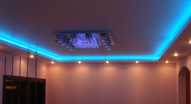 Фото: натяжной потолок со светодиодной подсветкой